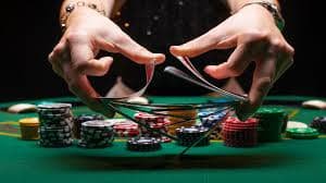 Studio kasino langsung jowotogel dengan dealer multi-kamera dan meja permainan profesional